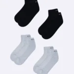 Running socks with a low ankle cut, designed to keep your feet cool and comfortable with breathable, lightweight fabric.
