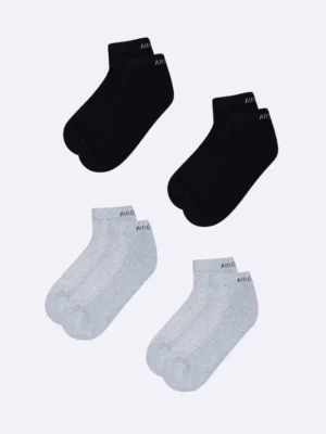 Running socks with a low ankle cut, designed to keep your feet cool and comfortable with breathable, lightweight fabric.