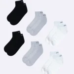 Sports-focused low ankle socks featuring extra cushioning, providing comfort and support for intense workouts and active lifestyles.