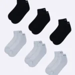 Breathable low ankle socks designed for hot weather, keeping feet cool and dry while providing a perfect fit for sports and daily activities.