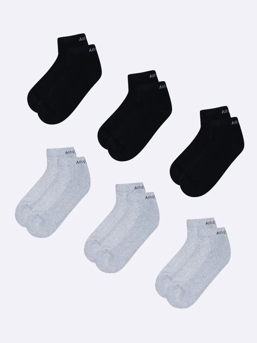 Breathable low ankle socks designed for hot weather, keeping feet cool and dry while providing a perfect fit for sports and daily activities.