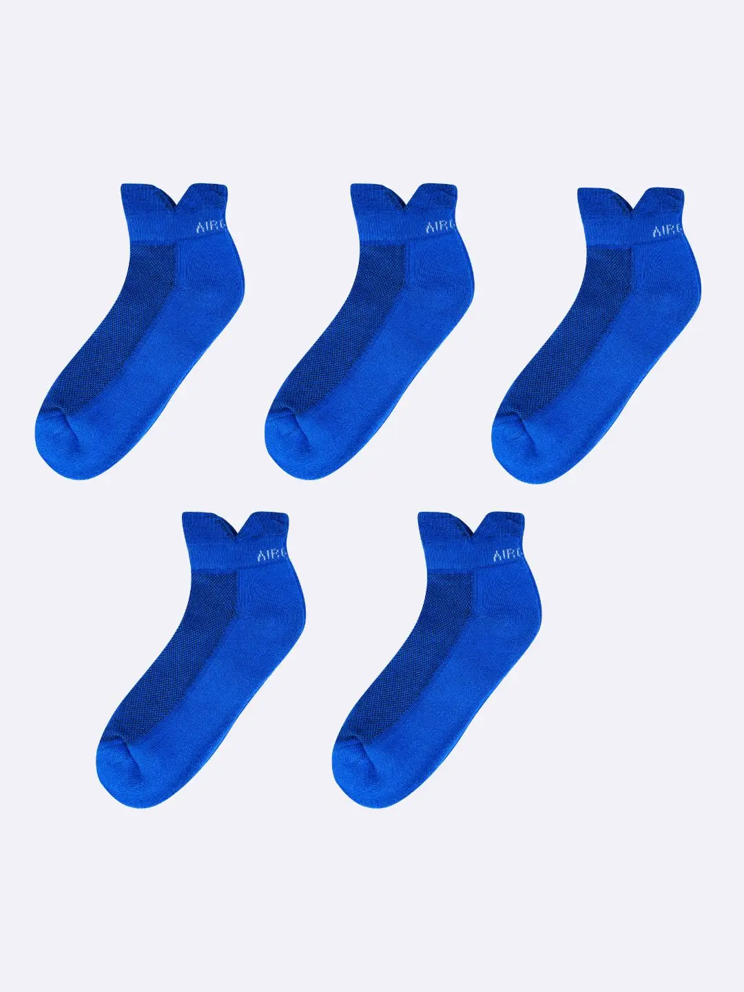 Lightweight and comfortable sneaker socks, perfect for casual wear, providing a soft fit and breathability for all-day comfort.