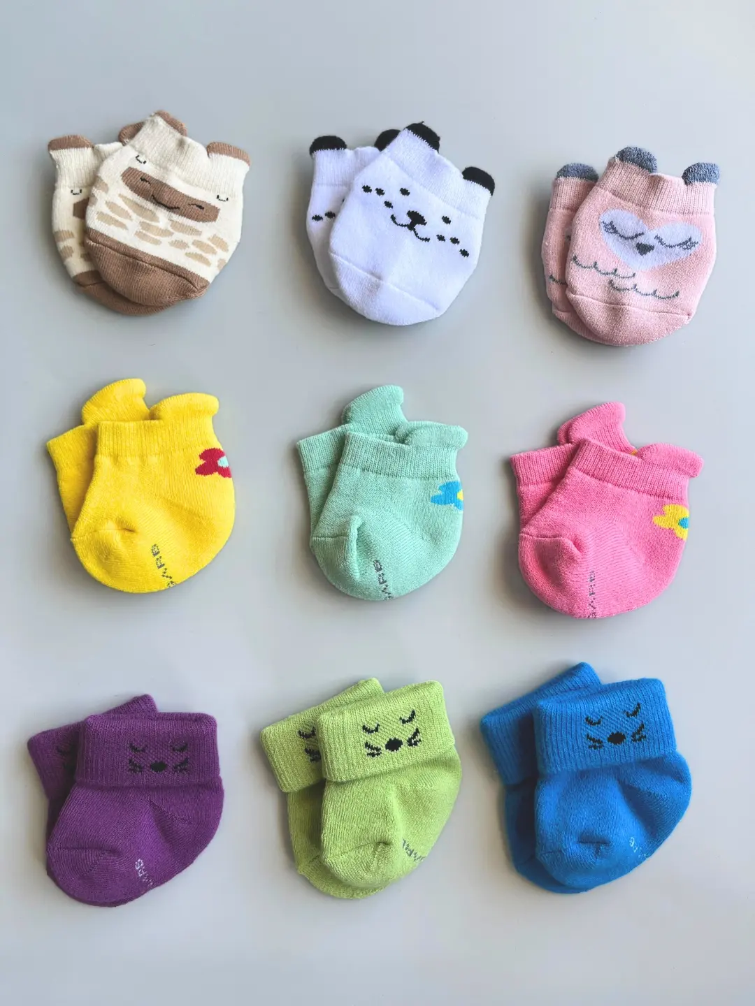 Comfortable and breathable baby socks for newborns, toddlers, and infants. Ideal for keeping little feet warm and stylish. Available in various colors and sizes.